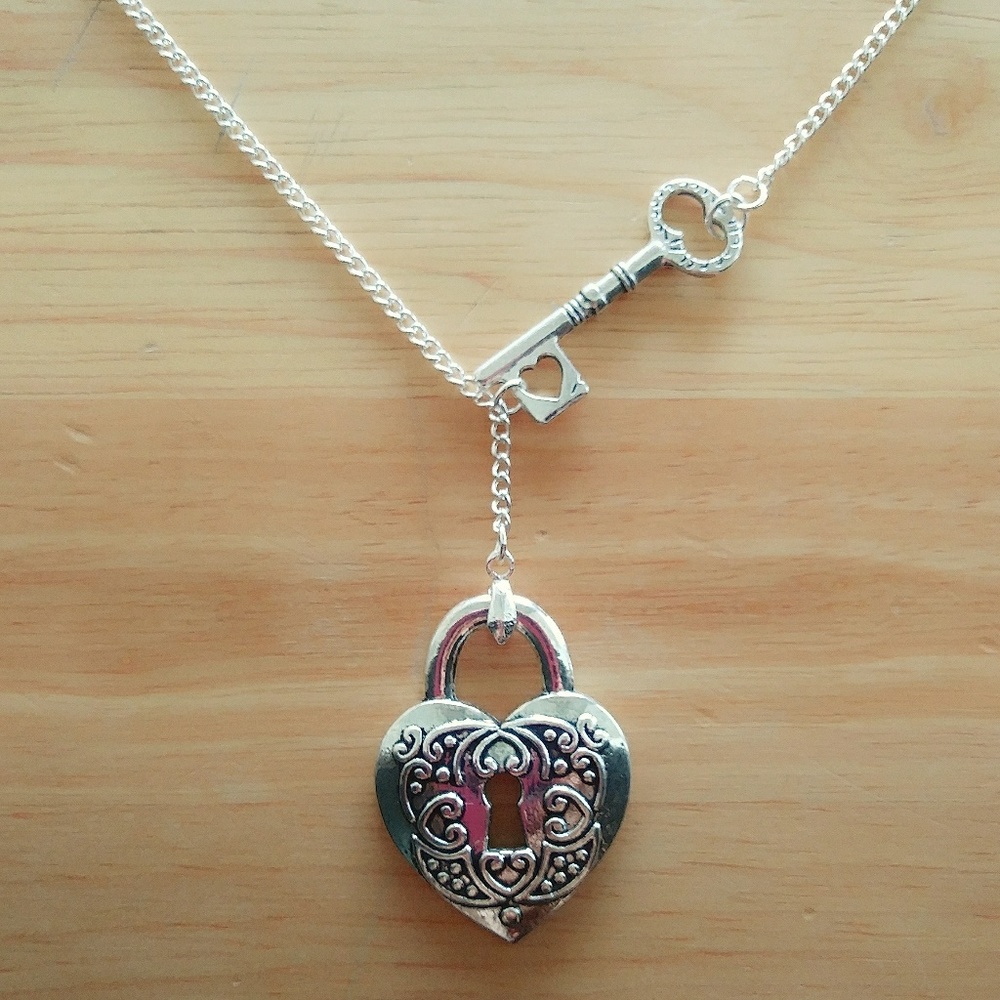 New Silver Plated Heart Lock Key Necklace